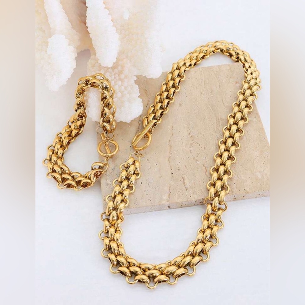 18K gold necklace with matching bracelet
